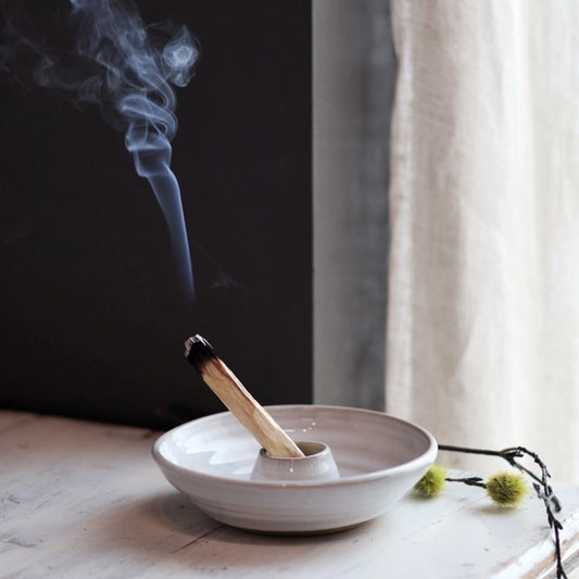 Palo Santo Ritual Dish – Minimal Ceramic