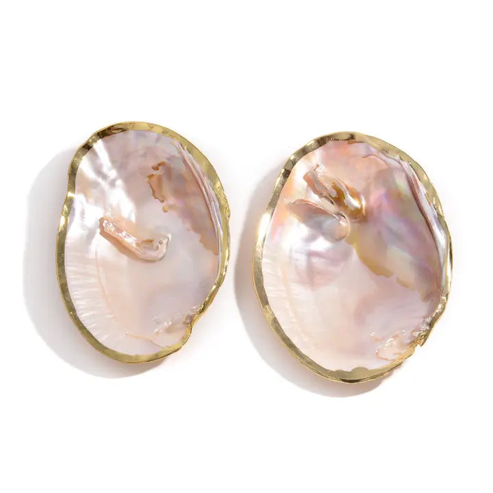 Gold-Trimmed Oyster Shell Ritual Dish
